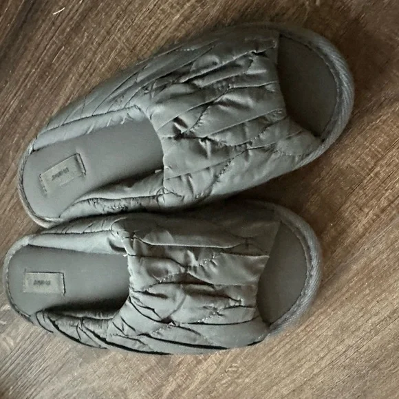 SKIMS Quilted Slide Slippers size 37 - Picture 1 of 4